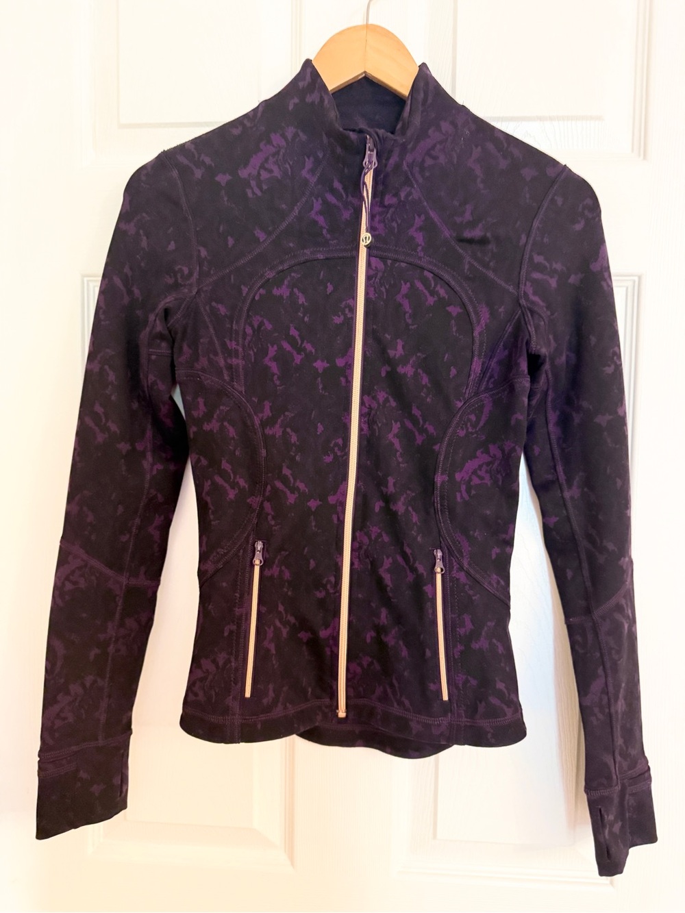 Lululemon Forme Jacket II *Textured
Beautiful Baroque Deep Zinfandel
